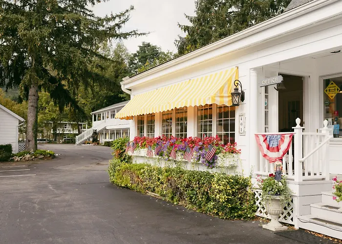 Admiral Motel